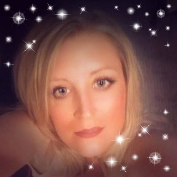 Meet your Posher, Debra - Picture 1 of 1